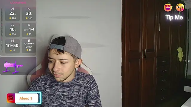 Snapshot of Aleecandrews chatting on October 16, 2025, 7:11 pm Aleecandrews online show from October 16, 2025, 7:11 pm