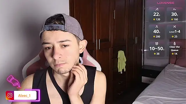 Snapshot of Aleecandrews chatting on October 11, 2025, 7:37 pm Aleecandrews online show from October 11, 2025, 7:37 pm