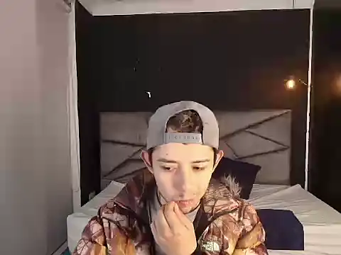 Snapshot of Aleecandrews chatting on September 18, 2025, 7:50 pm Aleecandrews online show from September 18, 2025, 7:50 pm