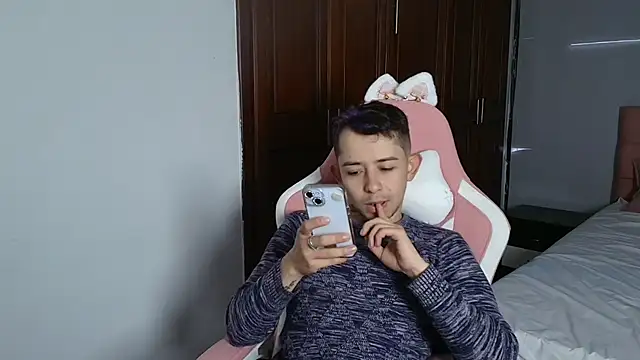 Snapshot of Aleecandrews chatting on September 23, 2025, 7:43 pm Aleecandrews online show from September 23, 2025, 7:43 pm