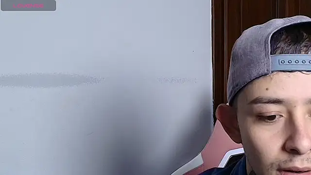 Snapshot of Aleecandrews chatting on October 2, 2025, 7:28 pm Aleecandrews online show from October 2, 2025, 7:28 pm