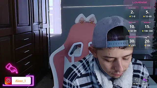 Snapshot of Aleecandrews chatting on October 3, 2025, 7:26 pm Aleecandrews online show from October 3, 2025, 7:26 pm