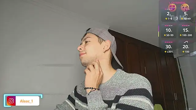 Snapshot of Aleecandrews chatting on October 21, 2025, 7:24 pm Aleecandrews online show from October 21, 2025, 7:24 pm