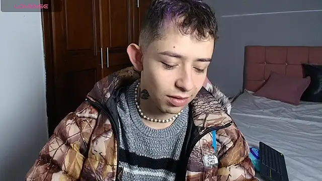 Snapshot of Aleecandrews chatting on September 27, 2025, 7:42 pm Aleecandrews online show from September 27, 2025, 7:42 pm