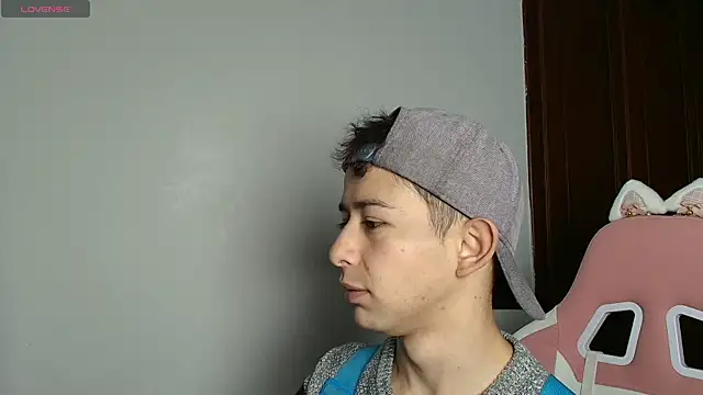 Snapshot of Aleecandrews chatting on October 17, 2025, 7:26 pm Aleecandrews online show from October 17, 2025, 7:26 pm