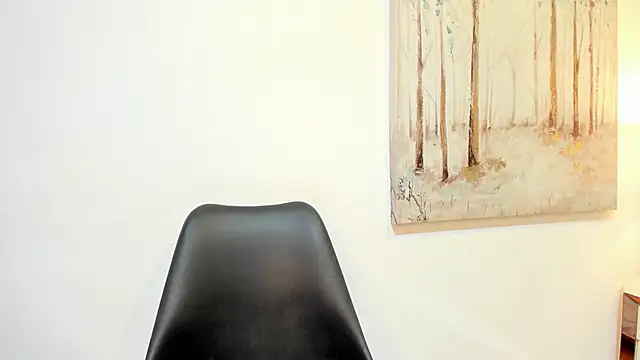 DanniaKross online show from October 14, 2025, 8:09 pm