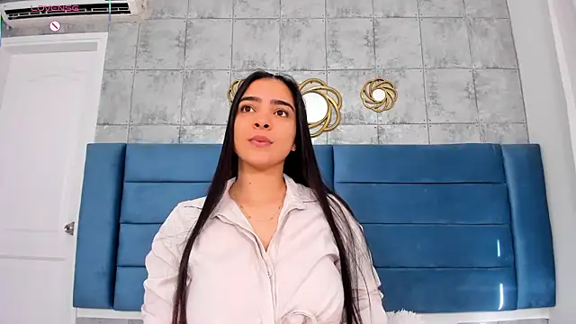 KamilaBetancourt online show from May 15, 2026, 1:42 pm