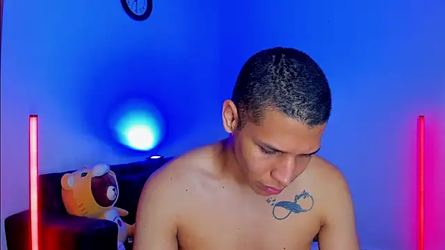 Latin Boyss  online show from October 15, 2025, 6:27 pm