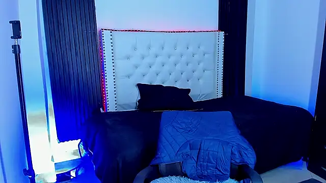 Latin Boyss  online show from October 19, 2025, 7:38 pm