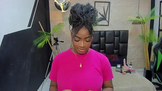 Snapshot of alana_bonny chatting on June 3, 2026, 2:18 pm alana bonny online show from June 3, 2026, 2:18 pm