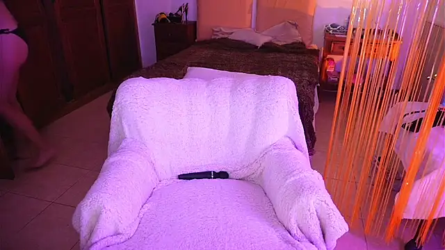 Snapshot of FantasticSonya chatting on October 20, 2025, 11:49 pm FantasticSonya online show from October 20, 2025, 11:49 pm