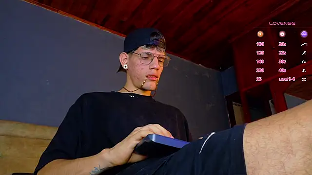 Snapshot of david_huge chatting on November 16, 2025, 1:32 am david huge online show from November 16, 2025, 1:32 am