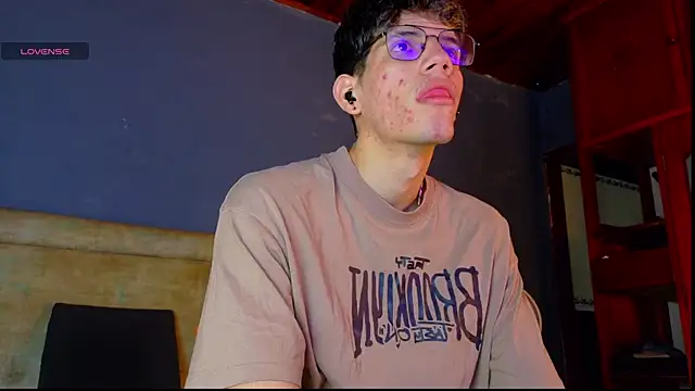 Snapshot of david_huge chatting on November 20, 2025, 1:23 pm david huge online show from November 20, 2025, 1:23 pm