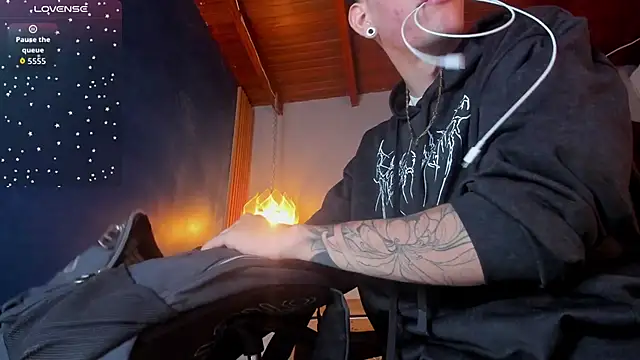 Snapshot of david_huge chatting on December 16, 2025, 2:38 am david huge online show from December 16, 2025, 2:38 am