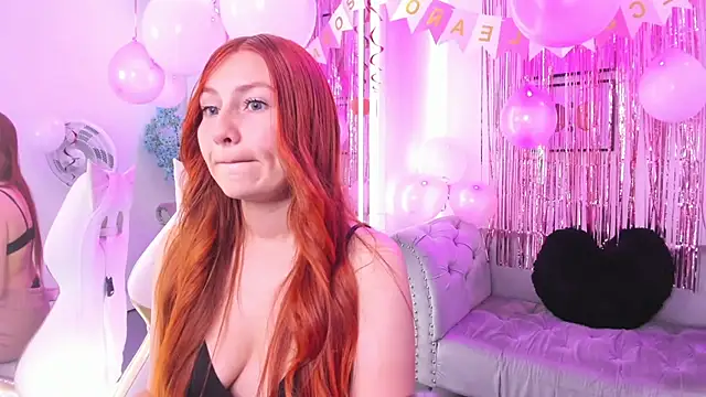 Snapshot of Alicia_leclair chatting on October 15, 2025, 4:00 am Alicia leclair online show from October 15, 2025, 4:00 am