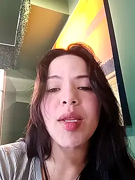 avril vinn online show from November 14, 2025, 7:06 pm