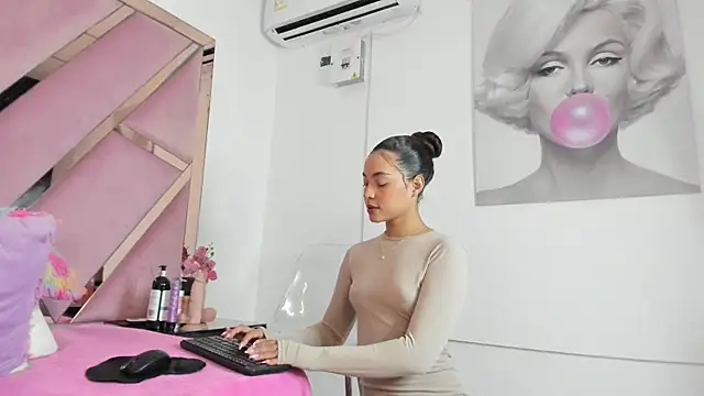 Akiraht online show from October 11, 2025, 9:27 pm