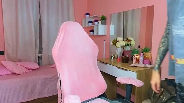 Snapshot of Martin_Jin chatting on October 21, 2025, 12:37 pm Martin Jin online show from October 21, 2025, 12:37 pm