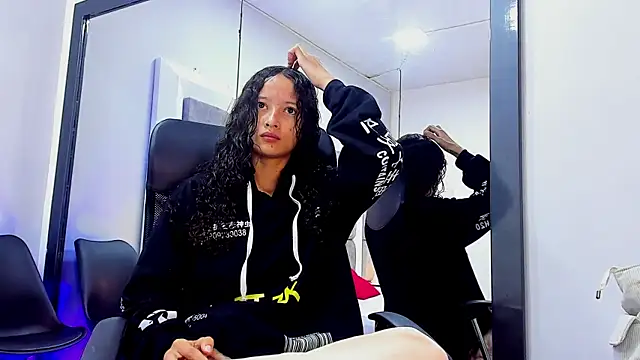 Snapshot of JuliettaBleer chatting on September 21, 2025, 12:10 pm JuliettaBleer online show from September 21, 2025, 12:10 pm