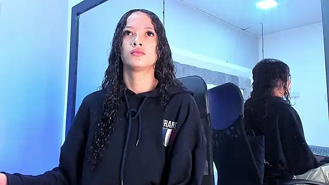 Snapshot of JuliettaBleer chatting on October 9, 2025, 11:55 am JuliettaBleer online show from October 9, 2025, 11:55 am