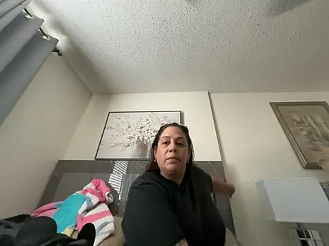 PrettyKittyMia online show from April 19, 2026, 8:11 pm