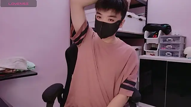 Snapshot of doggyman523 chatting on October 1, 2025, 5:12 am doggyman523 online show from October 1, 2025, 5:12 am