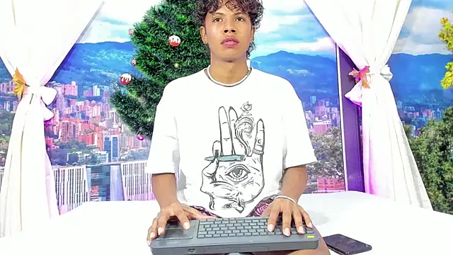 MilthonDelis online show from November 21, 2025, 3:38 am