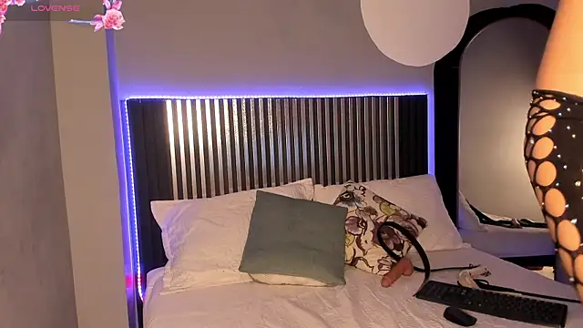 Emilybeltons online show from October 10, 2025, 8:20 pm