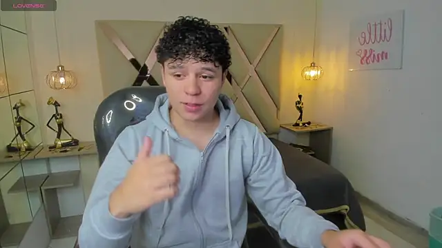 BenjaminBottonn online show from October 25, 2025, 8:09 pm