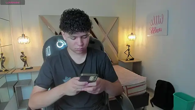 BenjaminBottonn online show from September 26, 2025, 8:16 pm