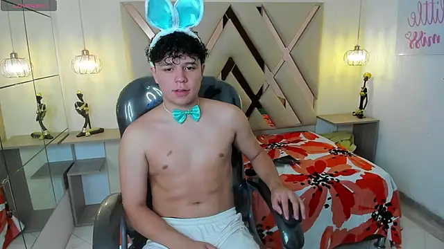 BenjaminBottonn online show from September 19, 2025, 7:51 pm