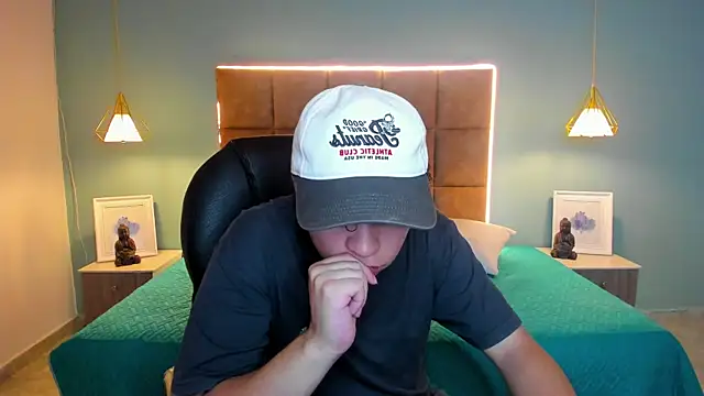 BenjaminBottonn online show from September 14, 2025, 8:09 pm
