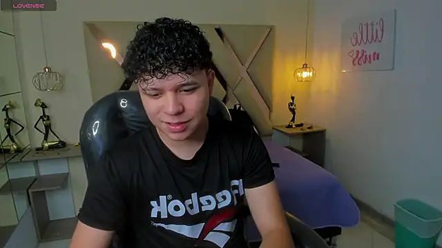 BenjaminBottonn online show from October 31, 2025, 7:54 pm