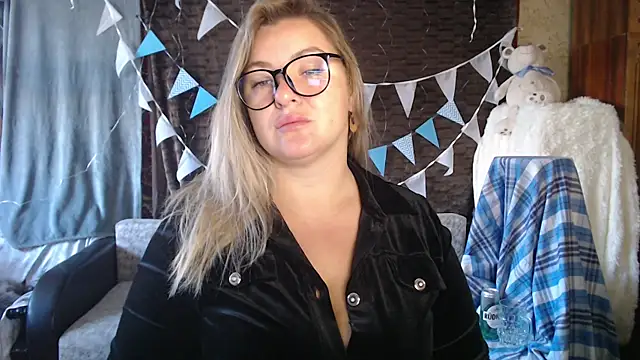 Snapshot of NikaSkylink chatting on October 2, 2025, 4:05 am NikaSkylink online show from October 2, 2025, 4:05 am