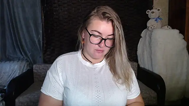 Snapshot of NikaSkylink chatting on October 20, 2025, 3:52 am NikaSkylink online show from October 20, 2025, 3:52 am