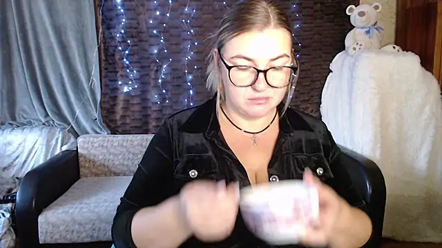 Snapshot of NikaSkylink chatting on October 24, 2025, 4:00 am NikaSkylink online show from October 24, 2025, 4:00 am