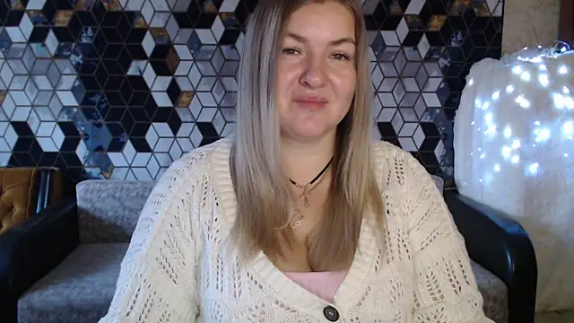 NikaSkylink online show from December 15, 2025, 5:13 am