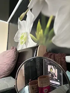 Liza Will online show from February 7, 2026, 9:17 am