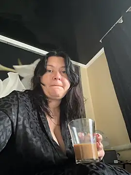 Liza Will online show from October 6, 2025, 5:52 am