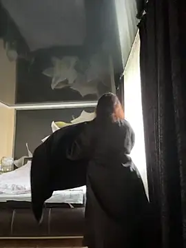 Liza Will online show from November 12, 2025, 6:28 am