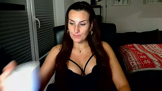 Snapshot of DonnaAmore chatting on November 19, 2025, 3:12 pm DonnaAmore online show from November 19, 2025, 3:12 pm