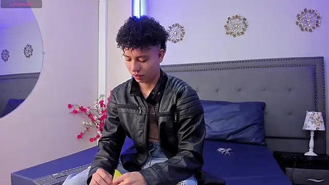 JoseLucian online show from December 20, 2025, 7:50 pm