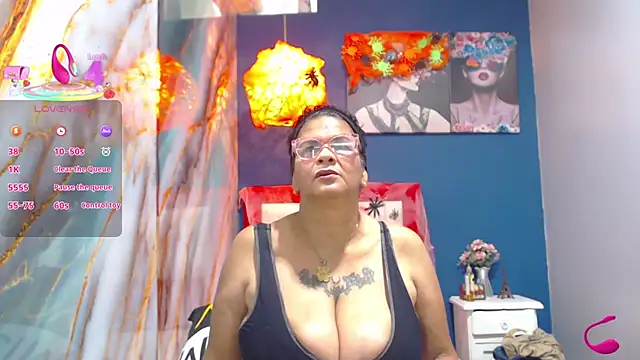 Snapshot of DinaDIRTY chatting on October 31, 2025, 4:09 am DinaDIRTY online show from October 31, 2025, 4:09 am