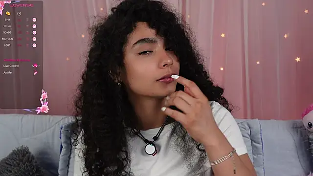 Snapshot of Victoria_Curly chatting on October 15, 2025, 1:15 am Victoria Curly online show from October 15, 2025, 1:15 am