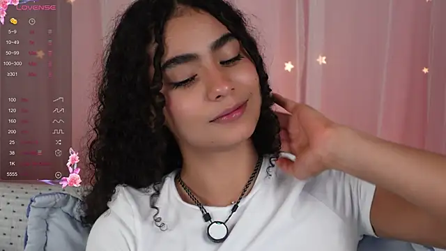 Snapshot of Victoria_Curly chatting on October 12, 2025, 3:52 am Victoria Curly online show from October 12, 2025, 3:52 am