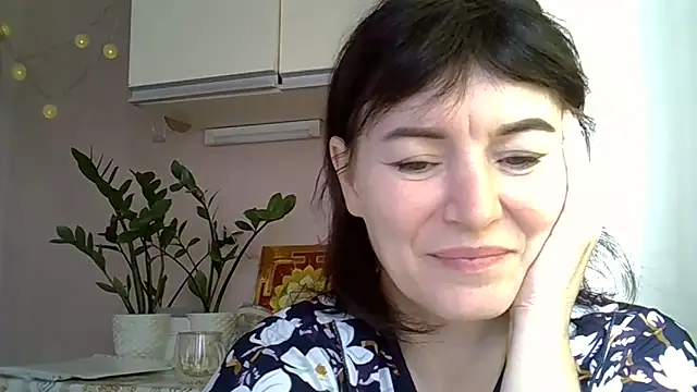 Krystal 82 online show from October 19, 2025, 9:01 am