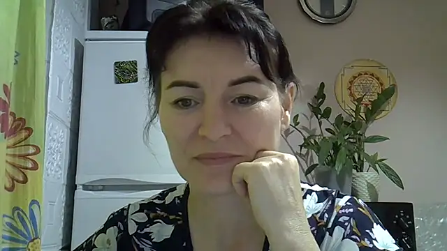 Krystal 82 online show from November 20, 2025, 6:52 pm