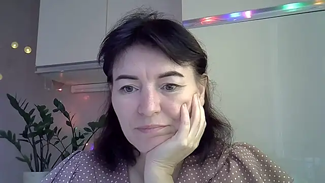 Krystal 82 online show from October 15, 2025, 9:17 am