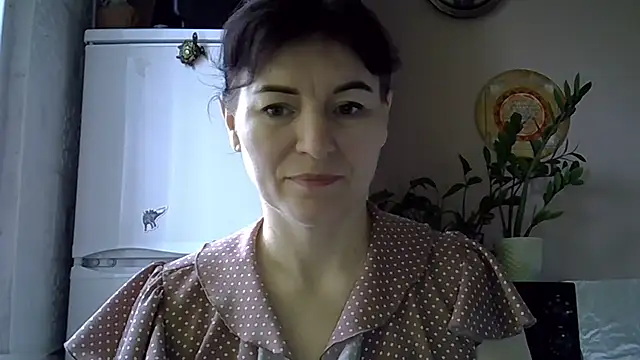 Krystal 82 online show from November 8, 2025, 9:02 am