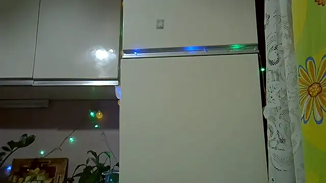 Krystal 82 online show from October 31, 2025, 5:04 am